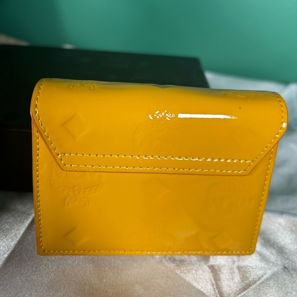 McM Wallet with Dust Bag, Box and Recipe - Picture 8 of 16
